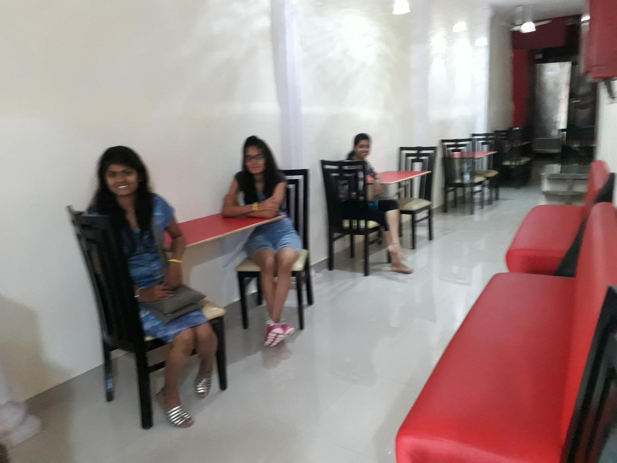 Town Hostel Mumbai - Ac Dormitory Экстерьер фото